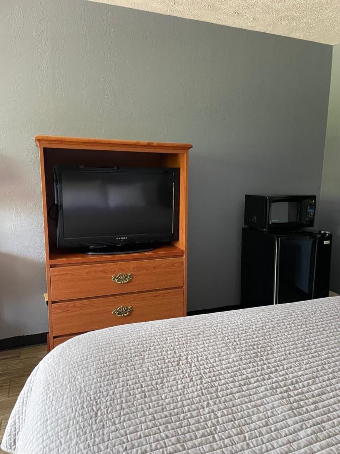 Deerfield Inn Adamsville Экстерьер фото