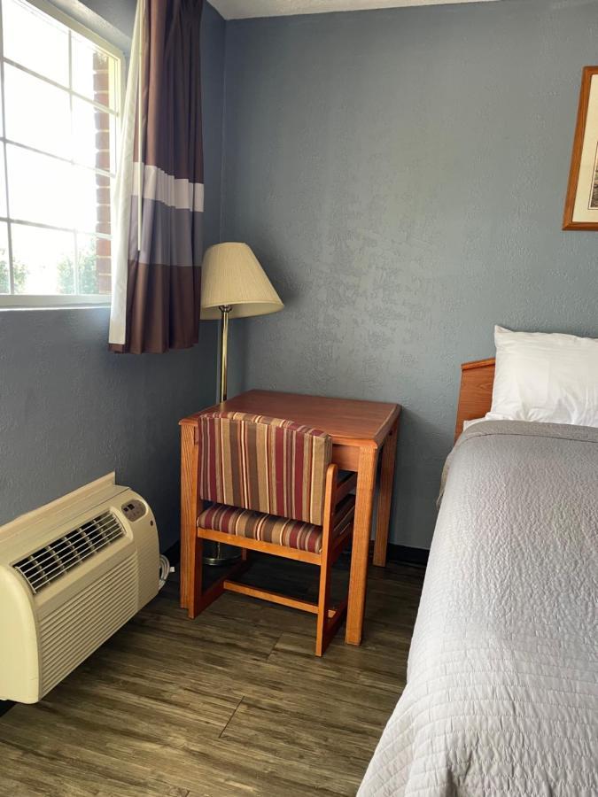 Deerfield Inn Adamsville Экстерьер фото