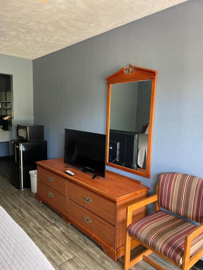 Deerfield Inn Adamsville Экстерьер фото